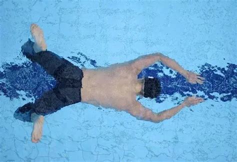 正确游泳的姿势和动作分解(自由泳的正确姿势图解)-海诗网