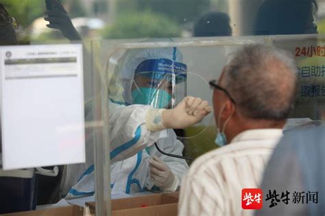 [紫牛新闻]南京医科大学第一附属医院核酸采集点增至16处，确保激增的核酸检测工作正常进行