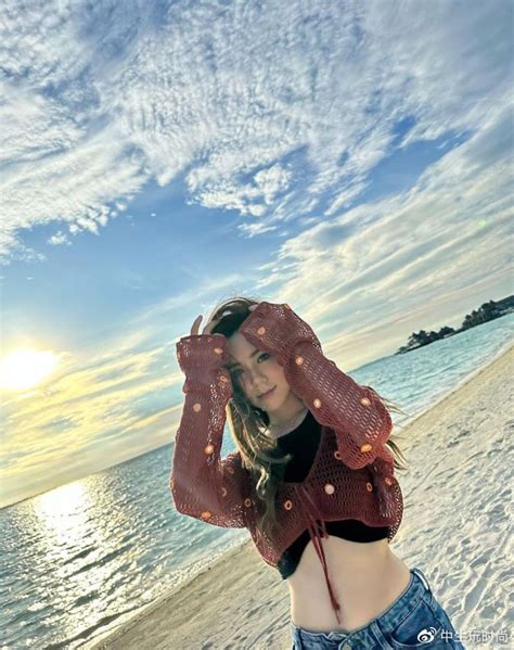 邓紫棋性感海滩写真曝光，网友惊叹她的完美身材