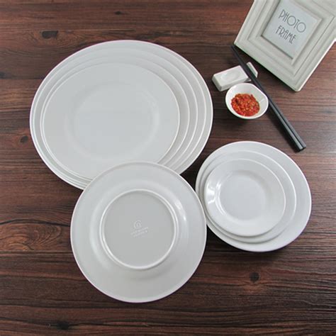 日式仿瓷盘子西餐圆碟圆盘塑料密胺餐盘平盘浅盘白色批发-阿里巴巴