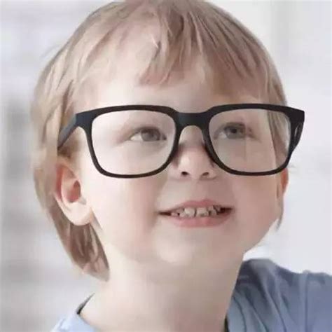 开学季“小眼镜”又多了， 如何防治高度近视？