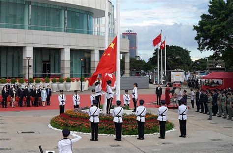 香港举行升旗仪式庆祝中华人民共和国成立68周年