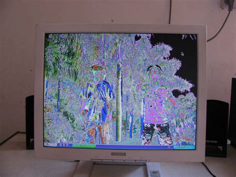 康佳32F2000E液晶电视花屏有出现竖花纹的故障检修 - 家电维修资料网