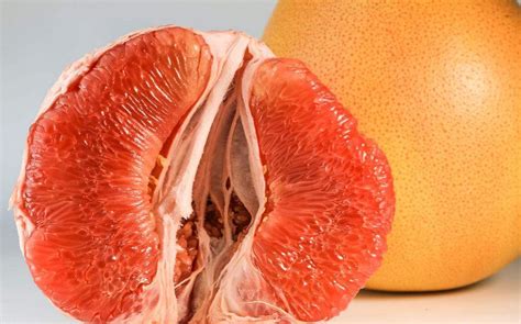 柚子的功效与作用禁忌 吃柚子的好处与注意事项_彩牛养生