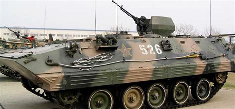 俄邀请11国武官感受最新研发装甲车性能