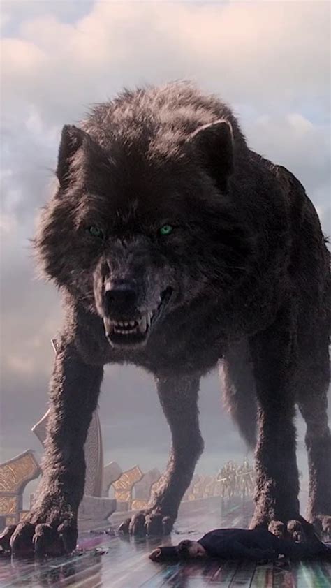 火萤 视频：北欧神话中的巨狼芬里尔，绿巨人的皮肤都能咬破