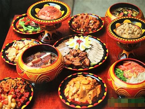 纳西烤鱼, 又称: 东巴烤鱼, 是云南丽江茶马古道上一道传统美食。