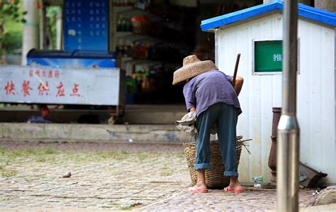 茅草屋在非洲解决大部分人的居住问题- 深美特资讯-深美特仿真茅草瓦厂家