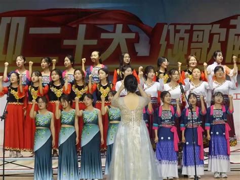 红旗挥舞，歌声嘹亮！ 南京方兴小学师生燃情合唱为新中国庆生