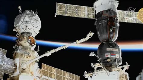 天文史上的今天 | 美国航天飞机与俄国空间站的首次太空对接 - 知乎