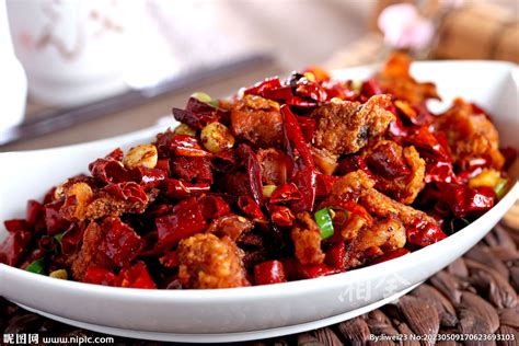 【新疆地窝堡辣子鸡的做法步骤图，怎么做好吃】美食每克_下厨房
