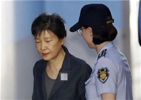 韩国法院决定延长拘留朴槿惠 最长或将再延长6个月-时事-长沙晚报网