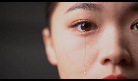 4k女生流泪眼泪特写mp4格式视频下载_正版视频编号76577-摄图网