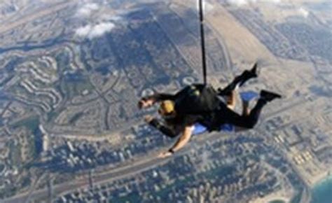 德州发生跳伞事故 教练死亡客户受重伤 - 国际日报