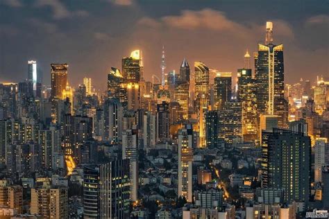 在夜幕降临时中国的天津市金融区鸟瞰图天津旅游图片下载 - 觅知网