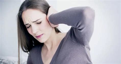 耳朵总是嗡嗡响，是什么原因引起了耳鸣？背后可能藏着6种疾病|耳鸣|疾病|耳朵_新浪新闻