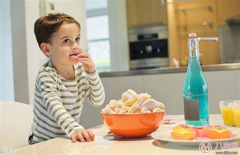 孩子喜欢吃零食怎么帮他纠正 孩子吃零食的习惯不好怎么改 _八宝网