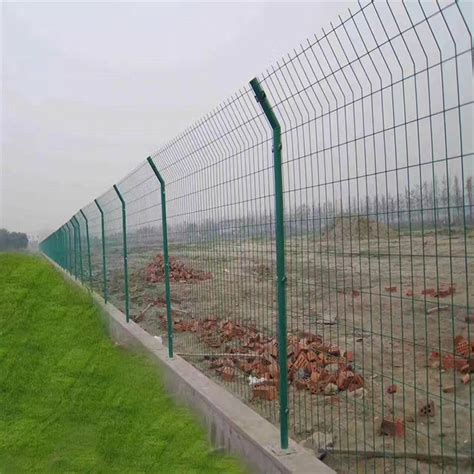 源头厂家优惠供应 公路护栏网 道路护栏 喷塑围栏网果园护栏网-阿里巴巴