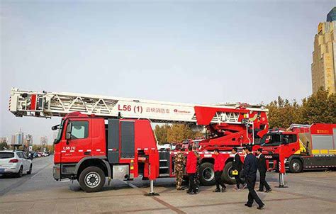 56米消防云梯车首次公开亮相德州 重型车网——传播卡车文化 关注卡车生活