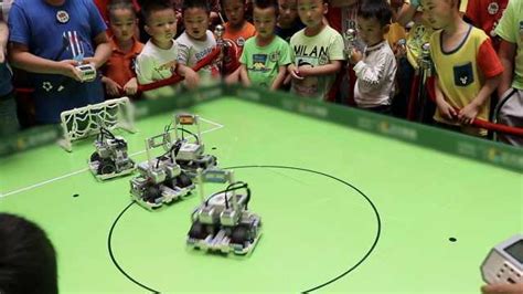 机器人世界杯开赛，引众多萌娃观战_梨贵阳-梨视频官网-Pear Video