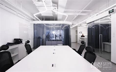 200平极简办公室装修设计案例 - 办公室装修案例效果图 - 成都朗煜工装公司