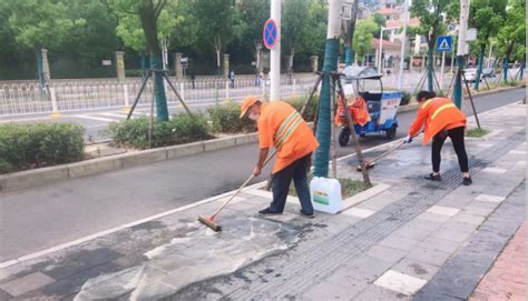 遂昌县环境卫生服务中心开展路面污渍专项整治工作