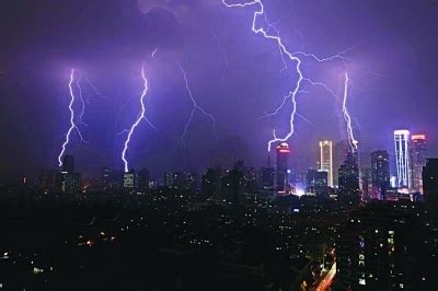 暴雨、雷电、冰雹突袭南京，你被吓到了吗_新浪新闻