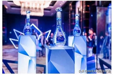 洋河梦之蓝水晶版幻彩水晶瓶精致典雅 上市后迅速掀起蓝色风暴_洋河股份