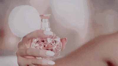 什么香水闻起来神秘又干净，适合中年女人的淡香水有哪些 - 桔子时尚网