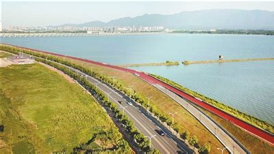 镇江港：打造港口经济绿色样板 逆势跑出产业强市“加速度”_码头