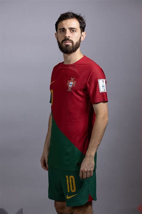 360体育-葡萄牙国家队世界杯定妆照出炉，C罗领衔帅气出镜