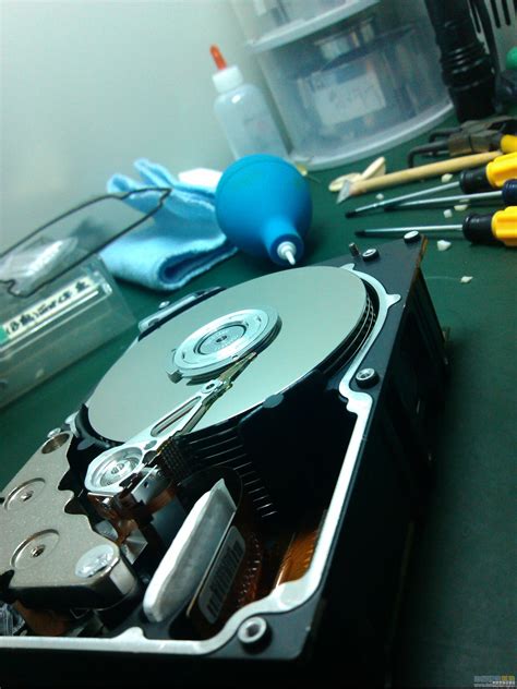 带您见识一下12张碟片硬盘开盘数据恢复-华军科技数据恢复中心