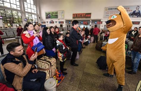 深圳春运首趟列车开出 1500多名旅客踏上回家路_坪山新闻网