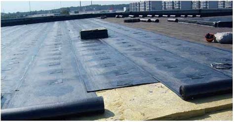 61题-自粘法铺贴防水卷材施工工法（屋面)（湿铺）