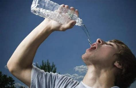 渴了可以喝水吗(不要等渴了再喝水，这些时候喝水会让身体受益良多) | 说明书网