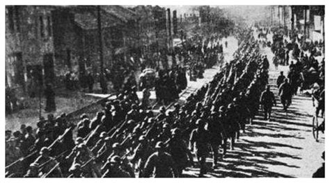 1949年绥远起义，关键人物并非傅作义和董其武，而是这位兵团司令__财经头条