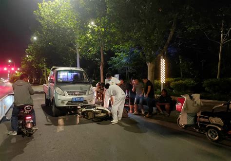 邢台123：昨晚的车祸，小货车非机动车道上逆行，和电动车猛烈碰撞。。。
