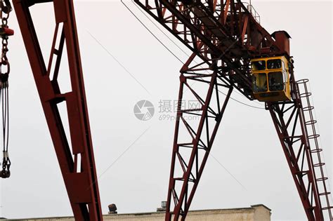 工业铁制大型金属龙门起重机高清图片下载-正版图片505478164-摄图网