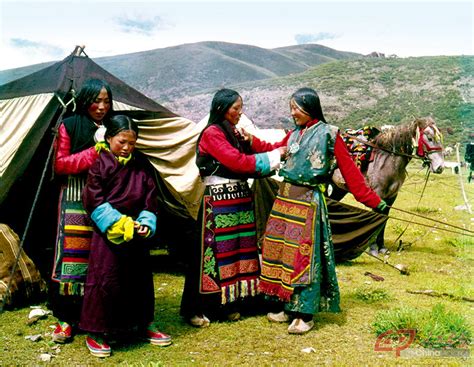 西藏宗措村：奋进小康路 暖“羊”照人心_荔枝网新闻