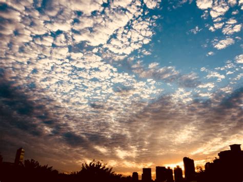 北京傍晚天空出现巨大云团！原来它叫“秃积雨云”-千龙网·中国首都网