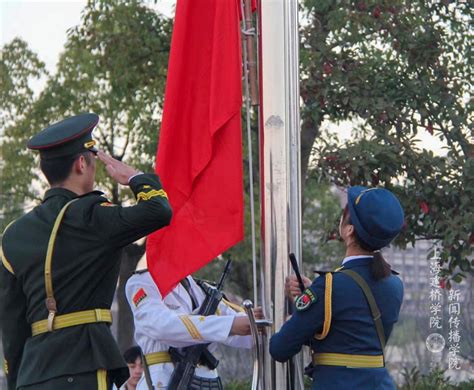 大连教师网-水师营中心小学开展“同升国旗，共唱国歌”活动