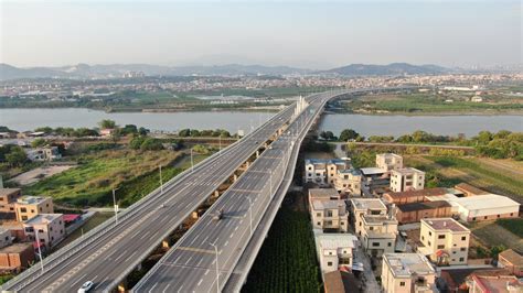 航拍漳州一座即将建成通车的金峰大桥，也是全国最长的景观廊桥