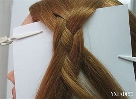 【图】如何扎出好看的发型 六股麻花辫编法图解教你简单快速方法(6)_如何扎出好看的发型_伊秀美容网|yxlady.com