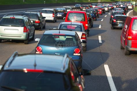 交通堵塞图片-德国高速公路上的交通堵塞素材-高清图片-摄影照片-寻图免费打包下载