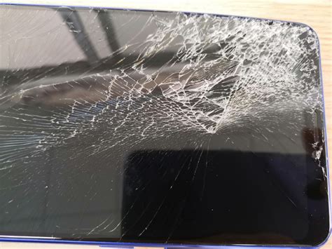 手机由于摔坏还不开机维修需要多少钱-手机摔坏了，不能开机，修理要多少