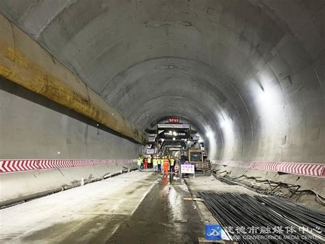 金建高铁（Ⅱ标）首个800米以上长度隧道贯通 | 时政要闻 | 建德新闻网