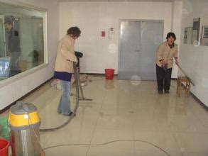 在清洁地面的保洁人员摄影高清jpg格式图片下载_熊猫办公