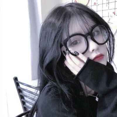 冷酷和温柔头像女生