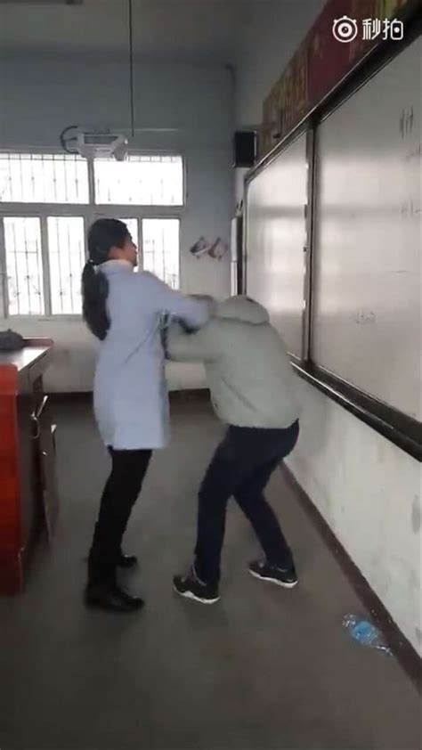 网传湖北教师殴打学生 校方:打人者为休学学生_新闻频道_中国青年网