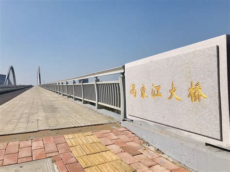 站在冯家江大桥上看北海，这城市风光真是一绝